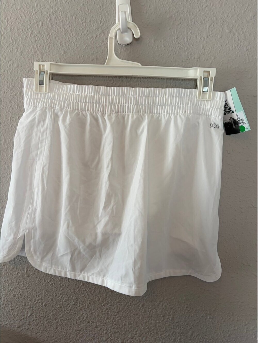 NWT DSG Mid-Rise Stride Skort White size M. $35 retail. Few tiny marks from stor